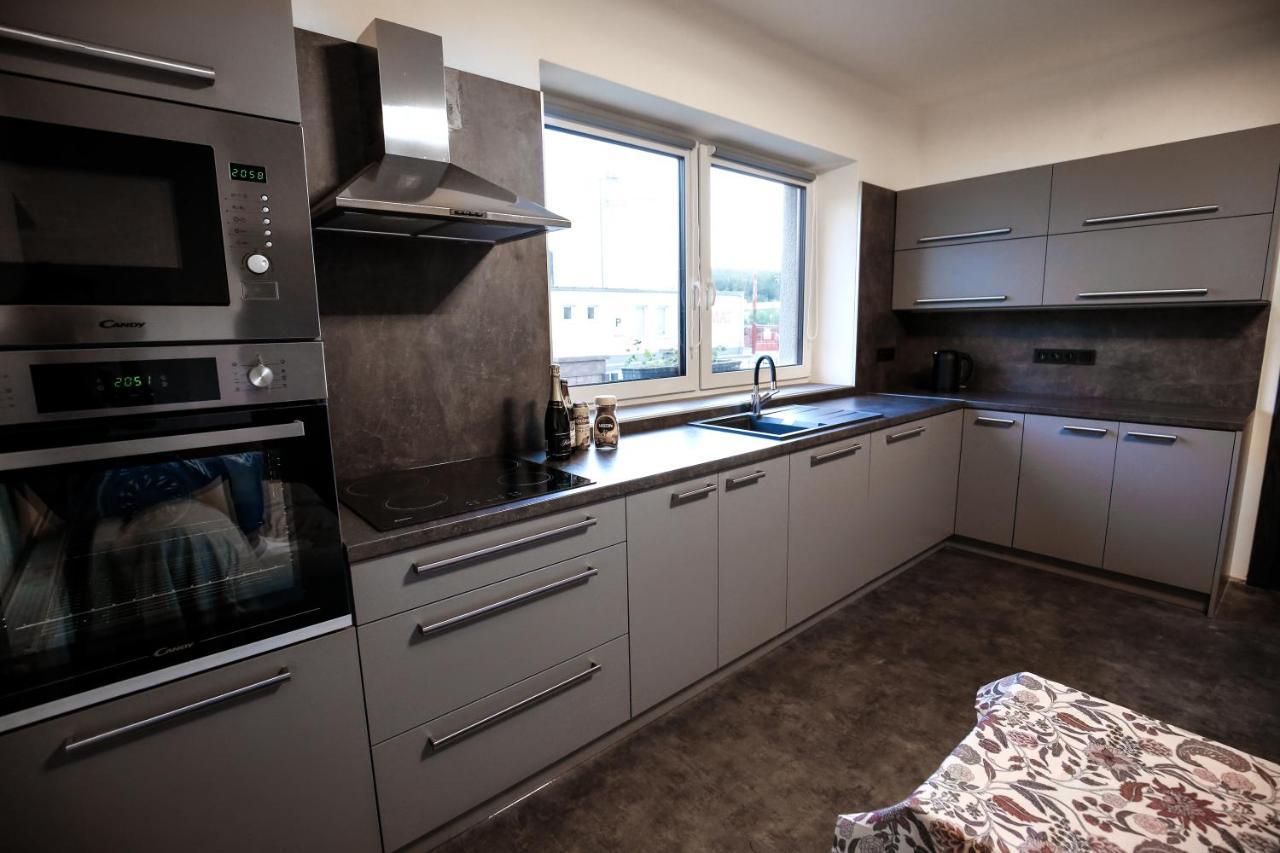 Apartman Devade Se Dvema Loznicemi A Wifi Pripojenim Trutnov Exterior foto